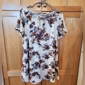 Mai Soli short sleeved tunic, floral, size medium
